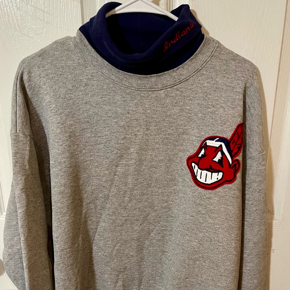 CLEVELAND INDIANS Turtleneck Sweatshirt Men’s XL MAJESTIC VINTAGE Sewn Logo.